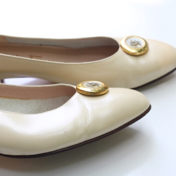 Vintage Salvatore Ferragamo low heels - Picture 7 of 13